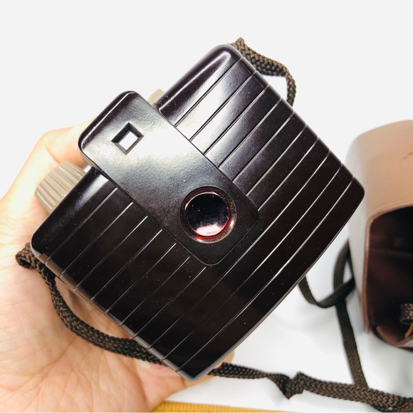 VINTAGE 1950s KODAK BROWNIE HOLIDAY FLASH CAMERA Original Strap DAKON LENS USA - Picture 9 of 10